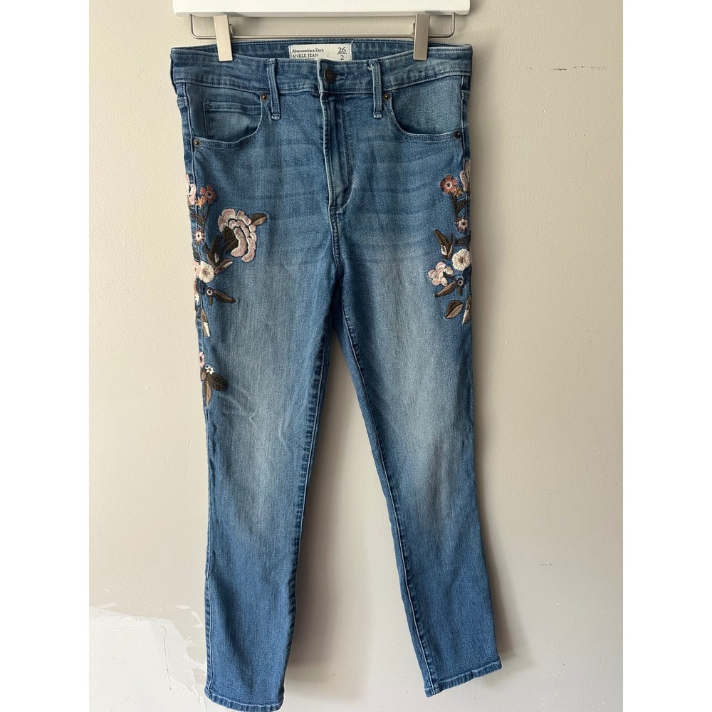 Abercrombie & Fitch Floral Embroidered High Rise Ankle Jeans Blue Size 26/2